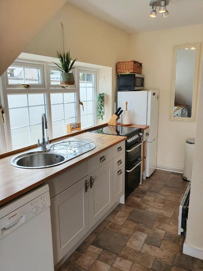 Beautiful 2 Bedroom Guest House With Private Pool In Lacock, Wiltshire Exterior foto